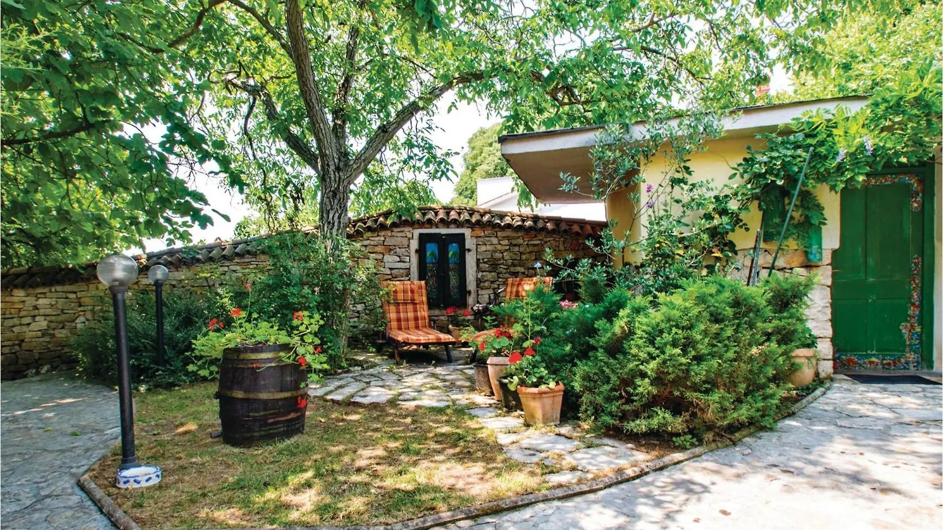 度假居 Lovely Home In Nedescina With Sauna